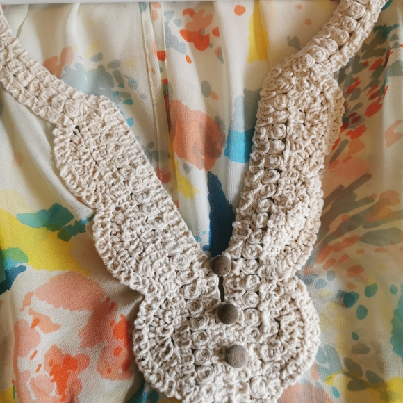 Flowy Floral Blouse - Picture 2 of 4